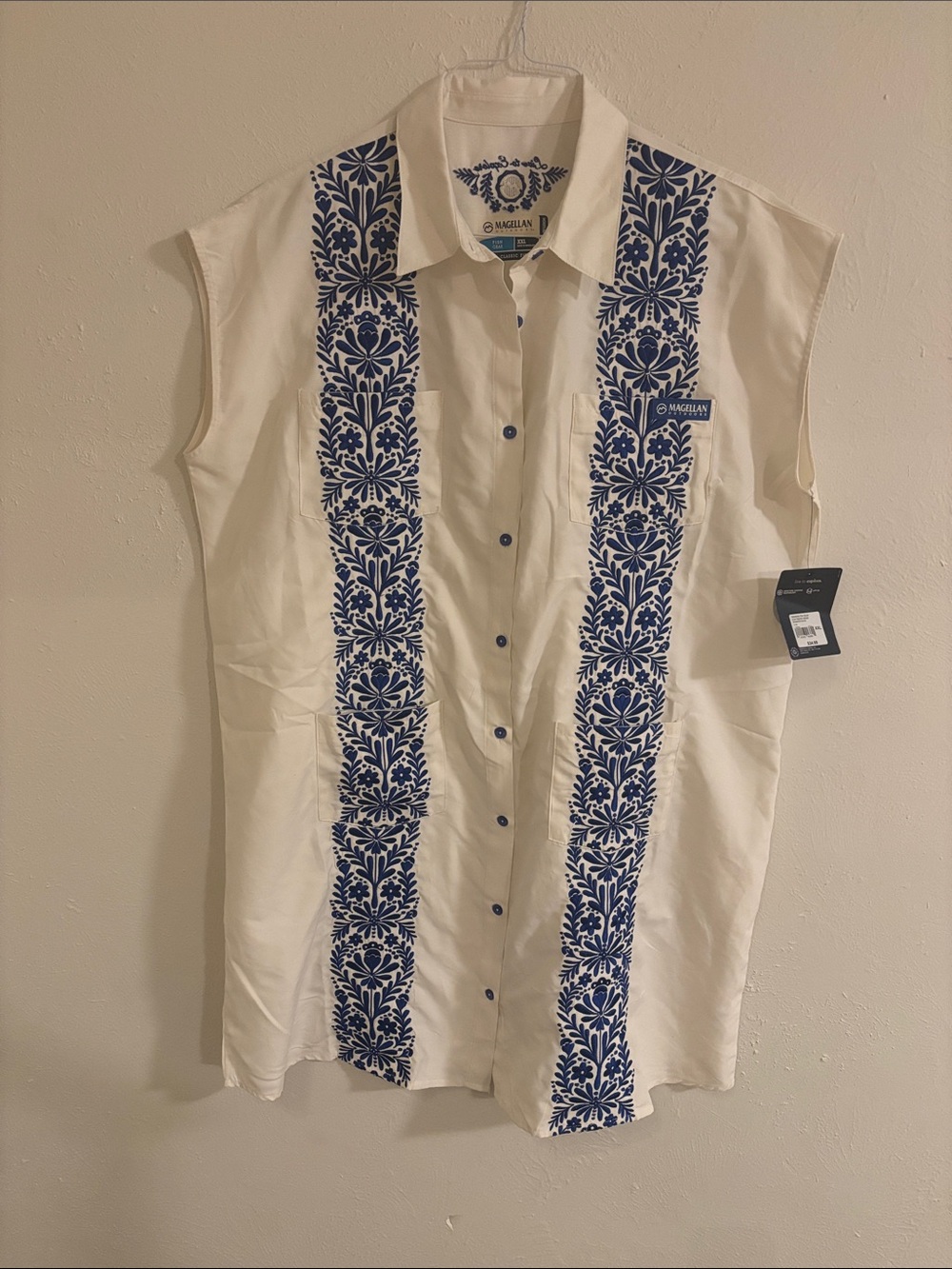 Magellan Outdoors Cream Sleeveless Button-Up with Blue Embroidered Panels